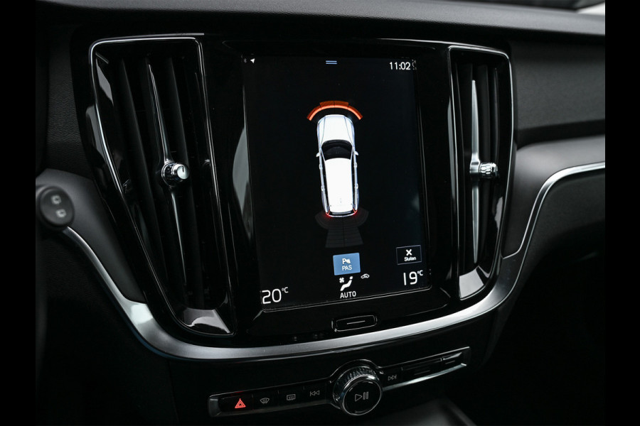 Volvo V60 2.0 D3 · NL-auto · Automaat · Parkeersensoren voor en achter · Cruise control · Led · Virtual cockpit