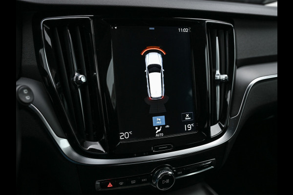 Volvo V60 2.0 D3 · NL-auto · Automaat · Parkeersensoren voor en achter · Cruise control · Led · Virtual cockpit