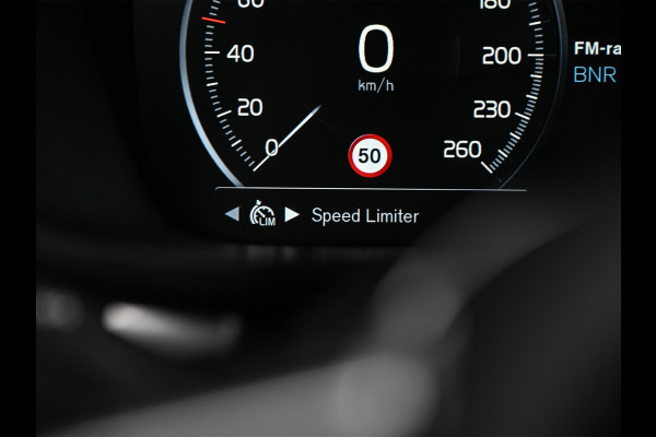 Volvo V60 2.0 D3 · NL-auto · Automaat · Parkeersensoren voor en achter · Cruise control · Led · Virtual cockpit
