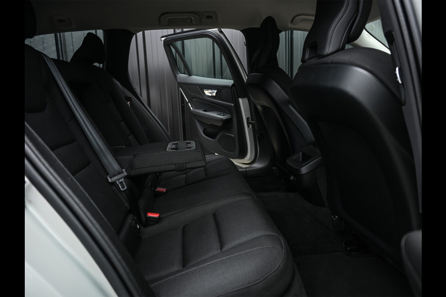 Volvo V60 2.0 D3 · NL-auto · Automaat · Parkeersensoren voor en achter · Cruise control · Led · Virtual cockpit