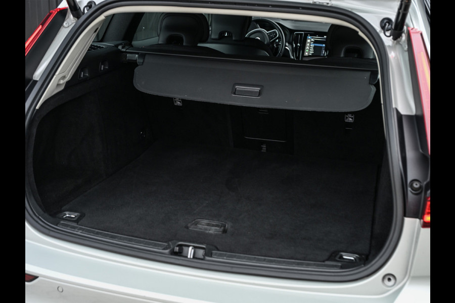Volvo V60 2.0 D3 · NL-auto · Automaat · Parkeersensoren voor en achter · Cruise control · Led · Virtual cockpit