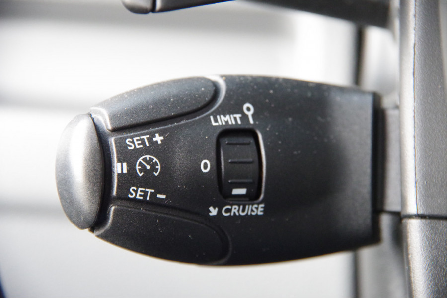 Opel Vivaro 2.0 CDTI L2 145PK AUT. 2X SCHUIFDEUR, TREKHAAK, CAMERA, NAVI, CRUISE, AIRCO, PARKEERSENSOREN, NL AUTO, NAP