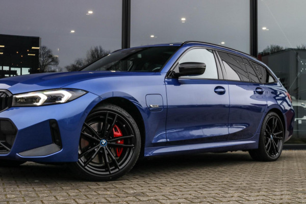 BMW 3 Serie Touring 330e | M-Sport Pro | 2 jaar garantie | Pano | Black Edition | LCI | ACC | Sfeerverlichting | Driving Assistant