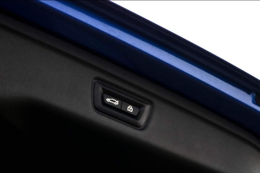 BMW 3 Serie Touring 330e | M-Sport Pro | 2 jaar garantie | Pano | Black Edition | LCI | ACC | Sfeerverlichting | Driving Assistant