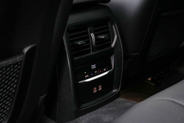 BMW 3 Serie Touring 330e | M-Sport Pro | 2 jaar garantie | Pano | Black Edition | LCI | ACC | Sfeerverlichting | Driving Assistant