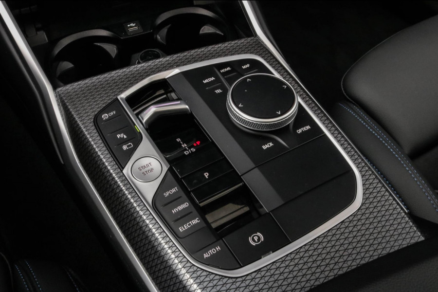 BMW 3 Serie Touring 330e | M-Sport Pro | 2 jaar garantie | Pano | Black Edition | LCI | ACC | Sfeerverlichting | Driving Assistant