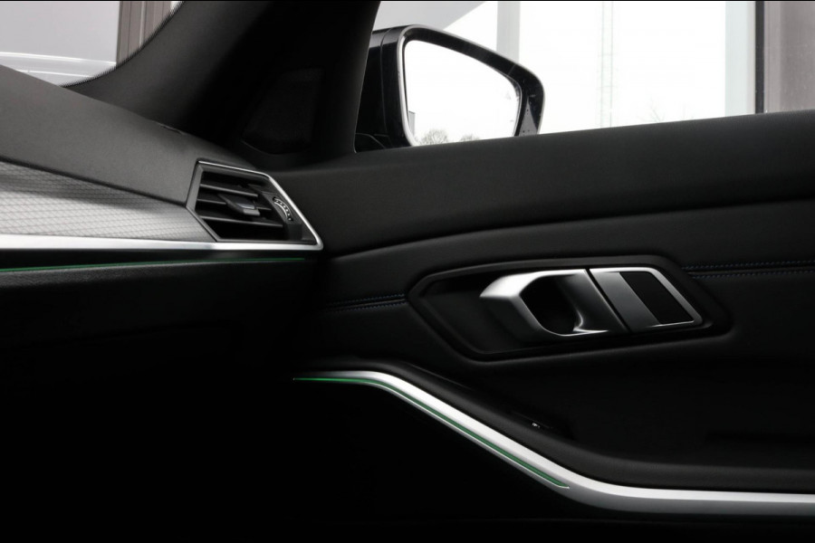 BMW 3 Serie Touring 330e | M-Sport Pro | 2 jaar garantie | Pano | Black Edition | LCI | ACC | Sfeerverlichting | Driving Assistant