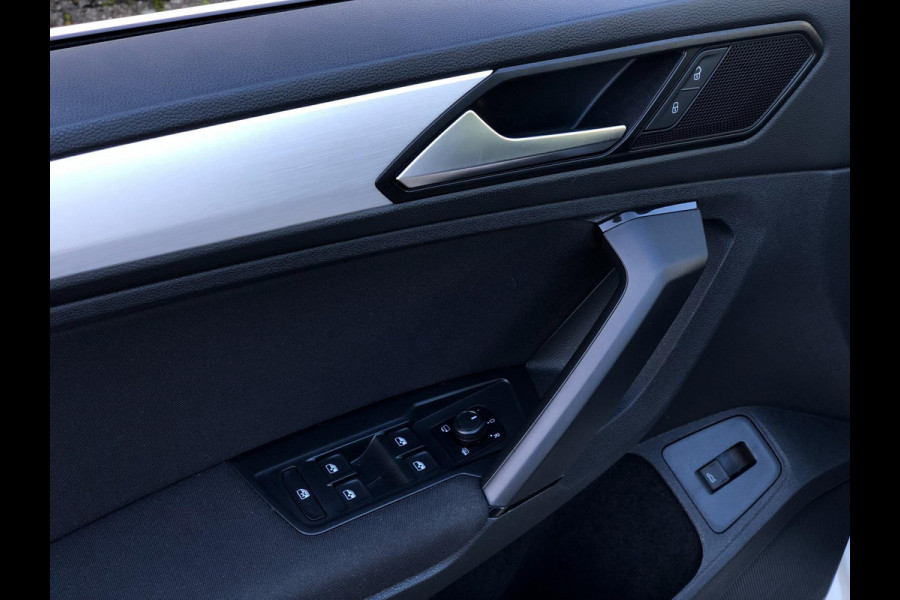 Volkswagen Tiguan 1.5 TSI Comfortline Business | Navi, ACC, Pano, Carplay/Android, Clima, Trekhaak | Dealeronderhouden | NAP |