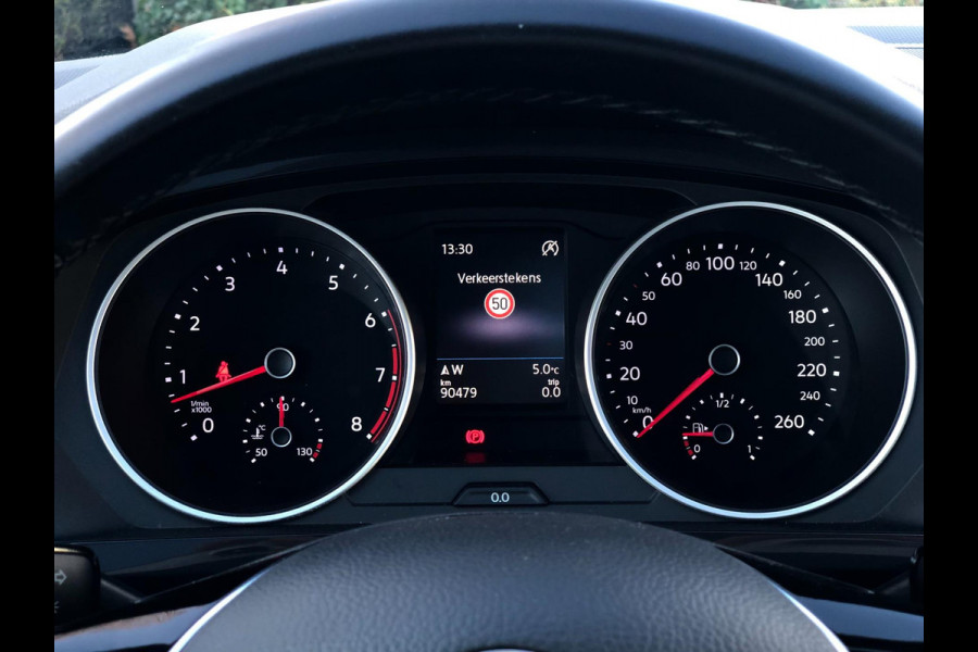 Volkswagen Tiguan 1.5 TSI Comfortline Business | Navi, ACC, Pano, Carplay/Android, Clima, Trekhaak | Dealeronderhouden | NAP |