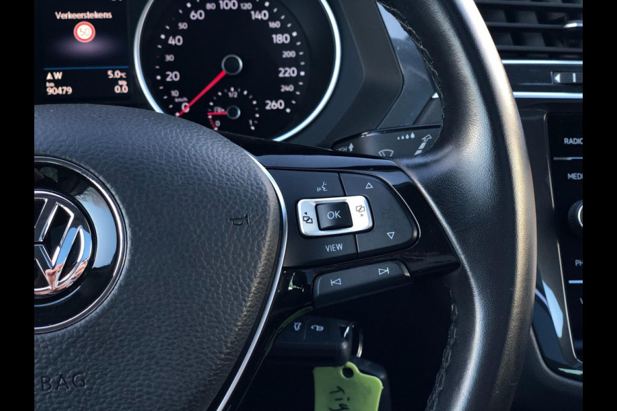 Volkswagen Tiguan 1.5 TSI Comfortline Business | Navi, ACC, Pano, Carplay/Android, Clima, Trekhaak | Dealeronderhouden | NAP |