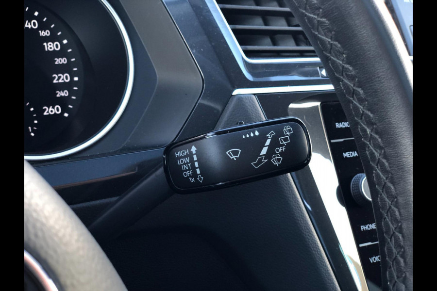 Volkswagen Tiguan 1.5 TSI Comfortline Business | Navi, ACC, Pano, Carplay/Android, Clima, Trekhaak | Dealeronderhouden | NAP |