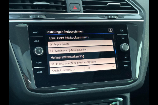 Volkswagen Tiguan 1.5 TSI Comfortline Business | Navi, ACC, Pano, Carplay/Android, Clima, Trekhaak | Dealeronderhouden | NAP |