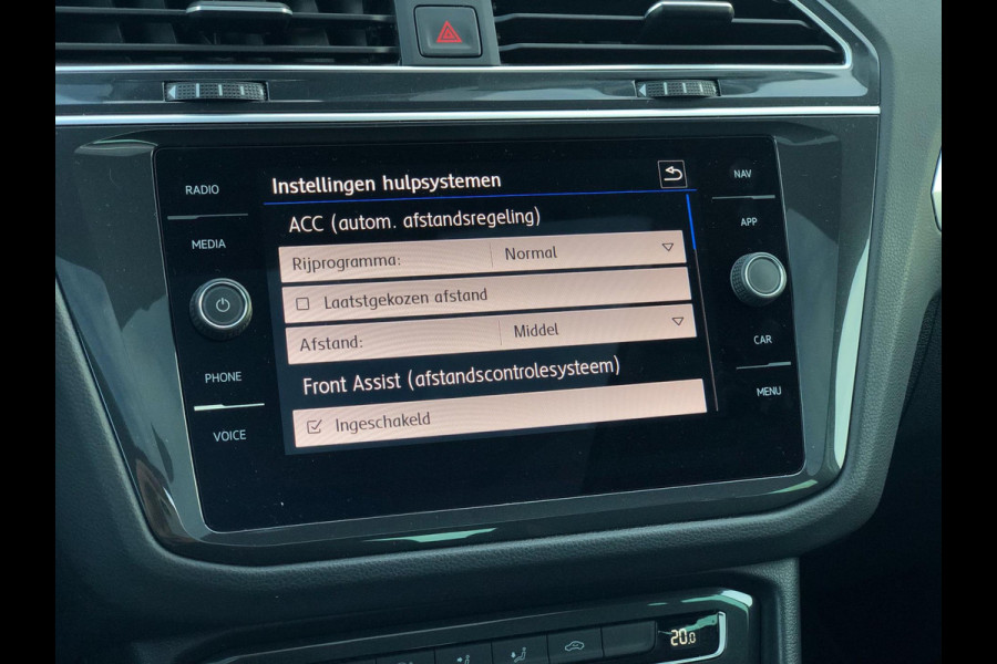Volkswagen Tiguan 1.5 TSI Comfortline Business | Navi, ACC, Pano, Carplay/Android, Clima, Trekhaak | Dealeronderhouden | NAP |