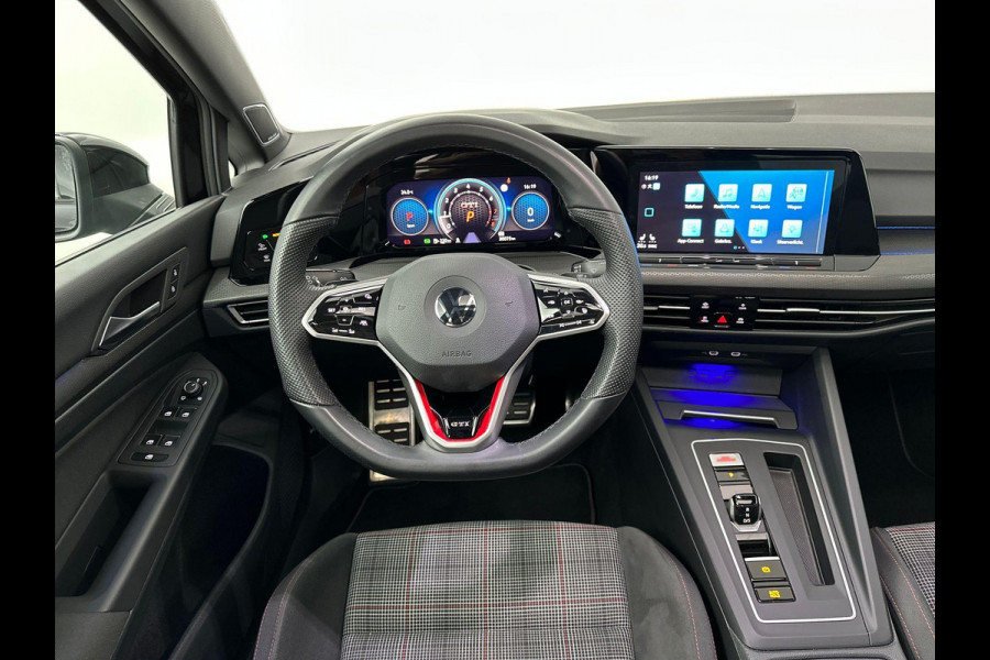 Volkswagen Golf 2.0 TSI GTI | Panorama | Head Up | 19" Velg | Sfeer | IQ Light | Harman-Kardon | ACC |