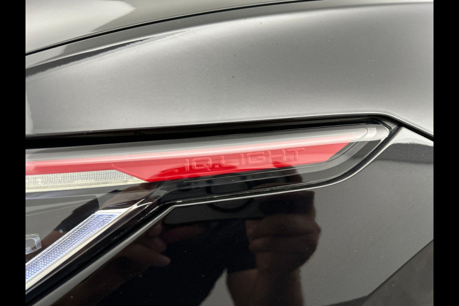 Volkswagen Golf 2.0 TSI GTI | Panorama | Head Up | 19" Velg | Sfeer | IQ Light | Harman-Kardon | ACC |