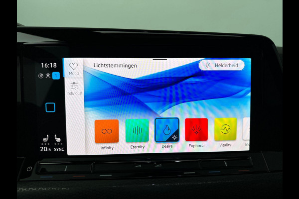 Volkswagen Golf 2.0 TSI GTI | Panorama | Head Up | 19" Velg | Sfeer | IQ Light | Harman-Kardon | ACC |