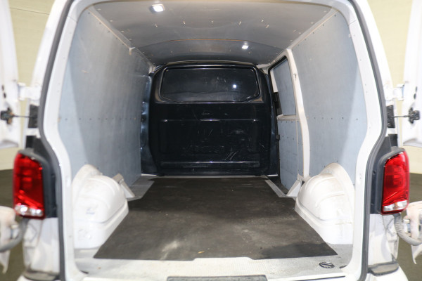 Volkswagen Transporter 2.0 TDI 150pk L2 H1 Automaat Airco Camera Trekhaak