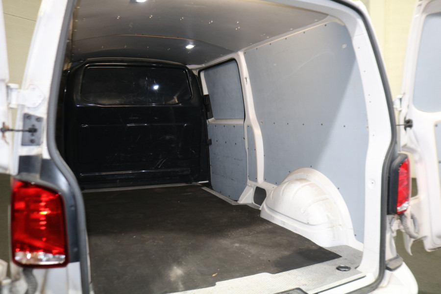 Volkswagen Transporter 2.0 TDI 150pk L2 H1 Automaat Airco Camera Trekhaak