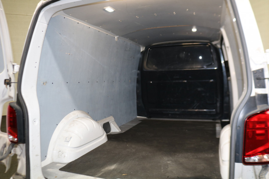 Volkswagen Transporter 2.0 TDI 150pk L2 H1 Automaat Airco Camera Trekhaak