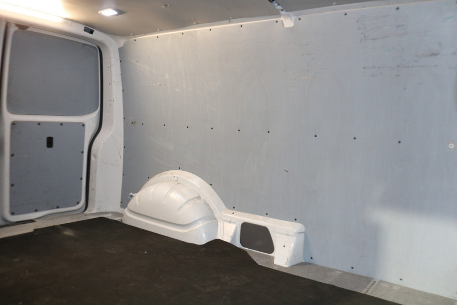 Volkswagen Transporter 2.0 TDI 150pk L2 H1 Automaat Airco Camera Trekhaak
