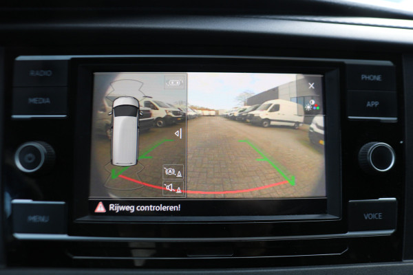 Volkswagen Transporter 2.0 TDI 150pk L2 H1 Automaat Airco Camera Trekhaak
