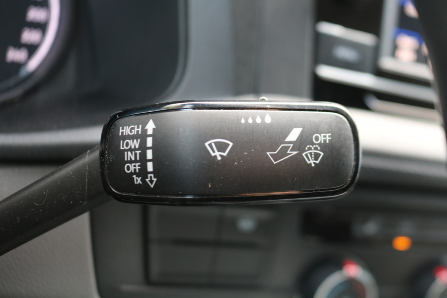 Volkswagen Transporter 2.0 TDI 150pk L2 H1 Automaat Airco Camera Trekhaak