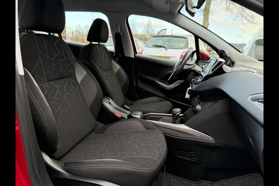 Peugeot 2008 1.2 PureTech Blue Lion Automaat,110pk,Trekhaak,Dealer Onderhouden,Navi,Airco,Cruise,Pdc,N.A.P,Bj 12-2017,Distributie vv 2023,Apk tot 06-2026