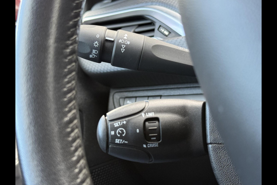 Peugeot 2008 1.2 PureTech Blue Lion Automaat,110pk,Trekhaak,Dealer Onderhouden,Navi,Airco,Cruise,Pdc,N.A.P,Bj 12-2017,Distributie vv 2023,Apk tot 06-2026