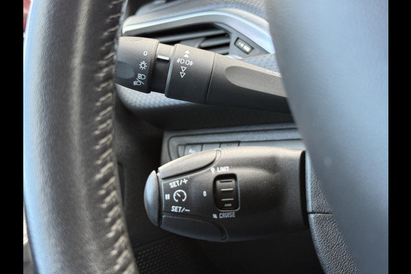 Peugeot 2008 1.2 PureTech Blue Lion Automaat,110pk,Trekhaak,Dealer Onderhouden,Navi,Airco,Cruise,Pdc,N.A.P,Bj 12-2017,Distributie vv 2023,Apk tot 06-2026