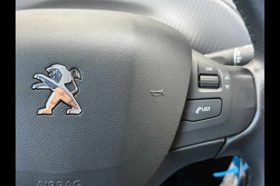 Peugeot 2008 1.2 PureTech Blue Lion Automaat,110pk,Trekhaak,Dealer Onderhouden,Navi,Airco,Cruise,Pdc,N.A.P,Bj 12-2017,Distributie vv 2023,Apk tot 06-2026