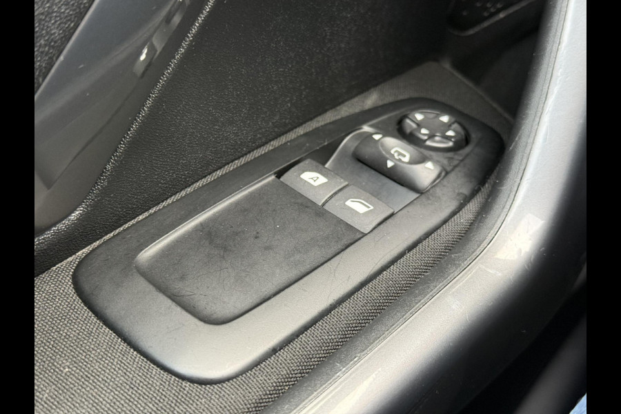 Peugeot 2008 1.2 PureTech Blue Lion Automaat,110pk,Trekhaak,Dealer Onderhouden,Navi,Airco,Cruise,Pdc,N.A.P,Bj 12-2017,Distributie vv 2023,Apk tot 06-2026