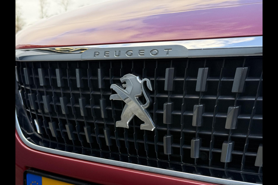 Peugeot 2008 1.2 PureTech Blue Lion Automaat,110pk,Trekhaak,Dealer Onderhouden,Navi,Airco,Cruise,Pdc,N.A.P,Bj 12-2017,Distributie vv 2023,Apk tot 06-2026