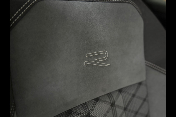 Volkswagen Taigo 1.0 TSI R-Line | DAB | Adaptive Cruise Control | Virtual Cockpit | 18' inch | Camera