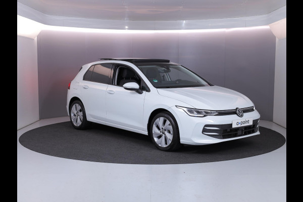 Volkswagen Golf 1.5 TSI Life Edition 116 pk | Verlengde garantie | Navigatie via App | Panoramadak | Parkeersensoren | Autom. airco (3 zones) | Stoelverwarming |
