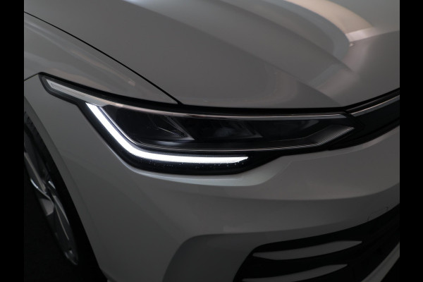 Volkswagen Golf 1.5 TSI Life Edition 116 pk | Verlengde garantie | Navigatie via App | Panoramadak | Parkeersensoren | Autom. airco (3 zones) | Stoelverwarming |