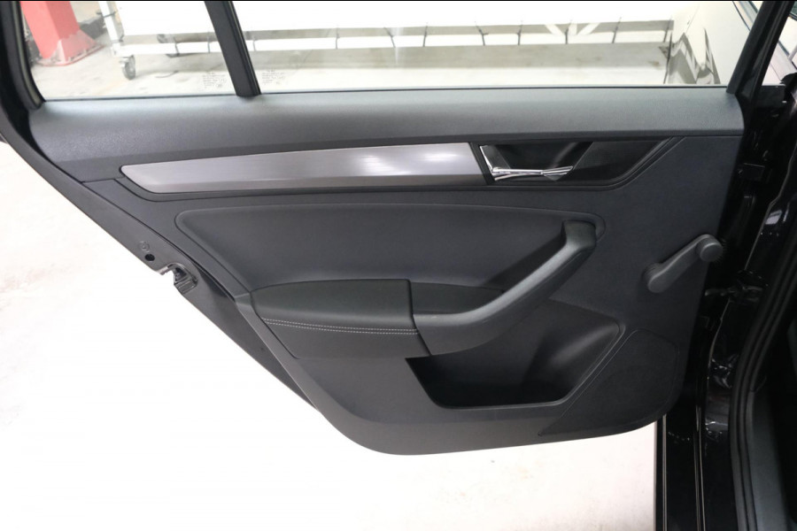 Škoda Rapid Spaceback 1.0 TSI Greentech Clever Automaat - N.A.P. Airco, Cruise, Navi, PDC, Trekhaak.