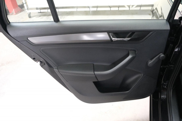 Škoda Rapid Spaceback 1.0 TSI Greentech Clever Automaat - N.A.P. Airco, Cruise, Navi, PDC, Trekhaak.