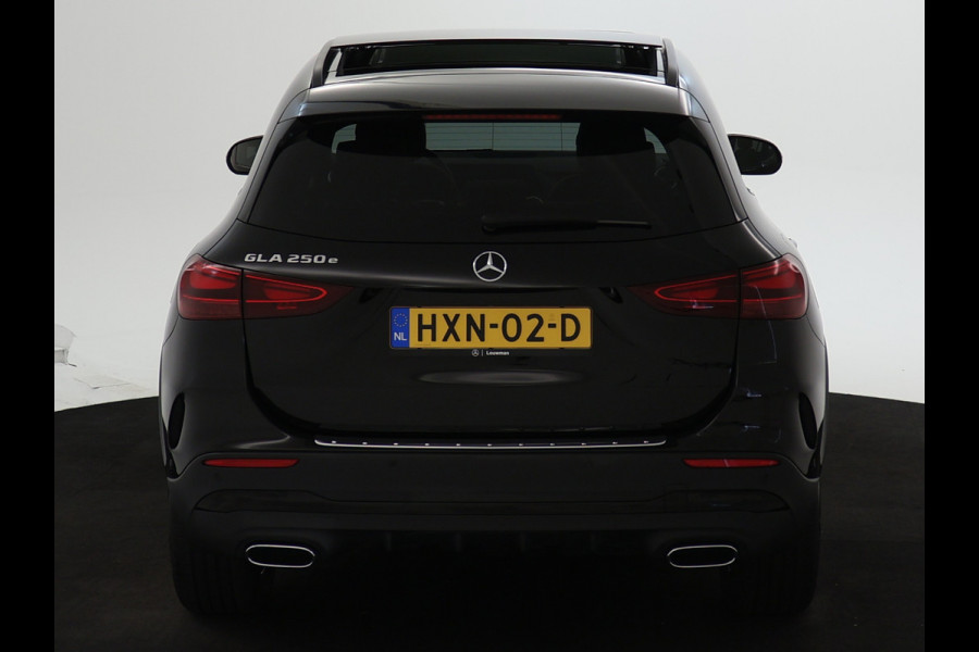 Mercedes-Benz GLA 250 e AMG Plug-In Hybride Panoramadak | Navigatie | MBUX wide screen | Parking support | Inclusief 24 maanden Mercedes-Benz Certified garantie voor Europa.