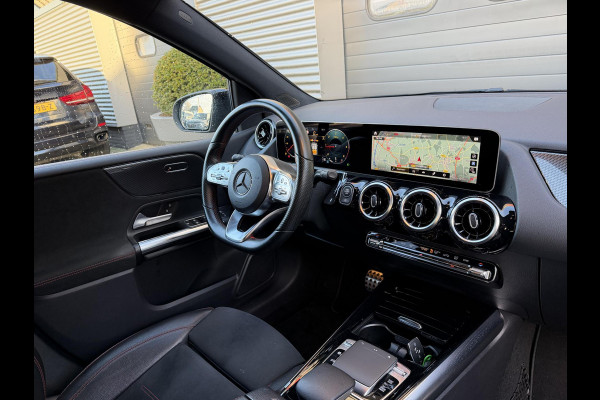 Mercedes-Benz B-Klasse 180d AMG Night Edition | Camera | Widescreen | Navigatie | Elektrische Achterklep |