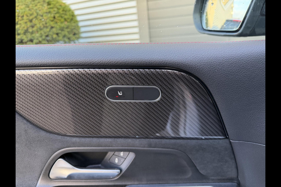 Mercedes-Benz B-Klasse 180d AMG Night Edition | Camera | Widescreen | Navigatie | Elektrische Achterklep |