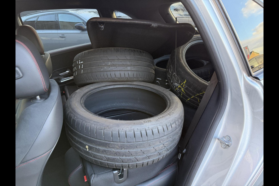 Mercedes-Benz B-Klasse 180d AMG Night Edition | Camera | Widescreen | Navigatie | Elektrische Achterklep |