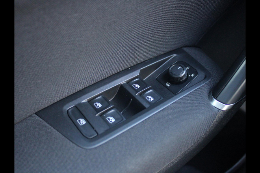 Volkswagen Touran 1.5 TSI Comfortline | TREKHAAK | NAVIGATIE | ACHTERUITRIJCAMERA |