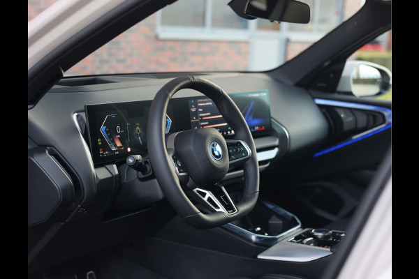 BMW X3 30e xDrive | Trekhaak - Pano - Iconic Glow