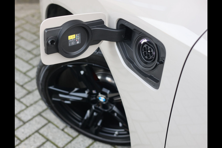 BMW X3 30e xDrive | Trekhaak - Pano - Iconic Glow