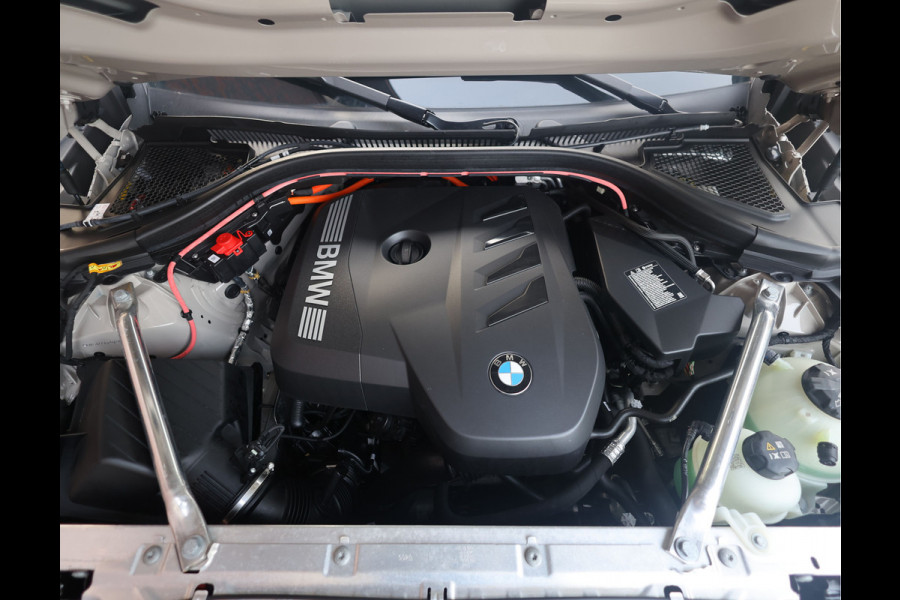 BMW X3 30e xDrive | Trekhaak - Pano - Iconic Glow