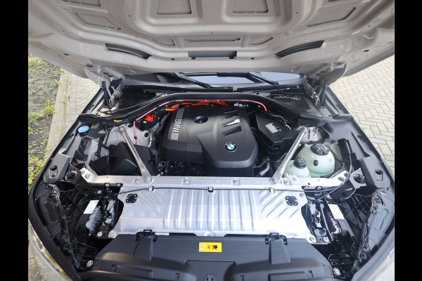 BMW X3 30e xDrive | Trekhaak - Pano - Iconic Glow