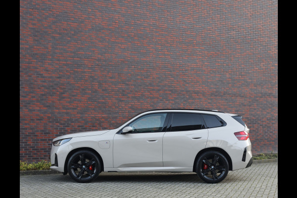 BMW X3 30e xDrive | Trekhaak - Pano - Iconic Glow