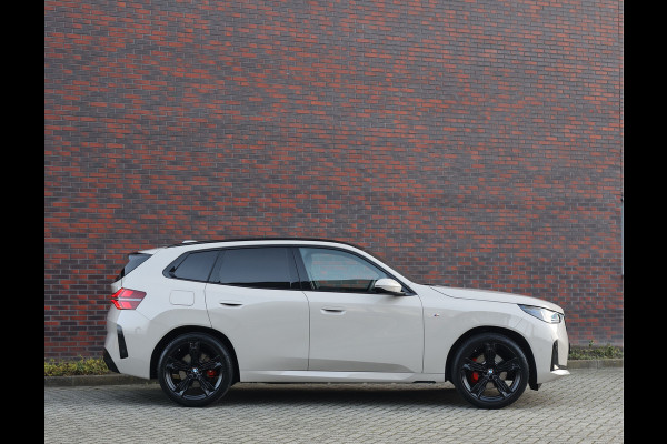 BMW X3 30e xDrive | Trekhaak - Pano - Iconic Glow