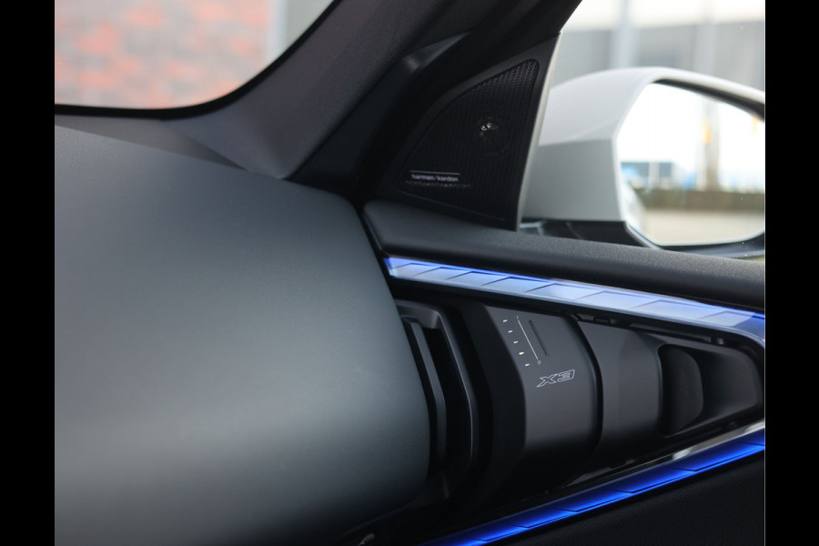 BMW X3 30e xDrive | Trekhaak - Pano - Iconic Glow
