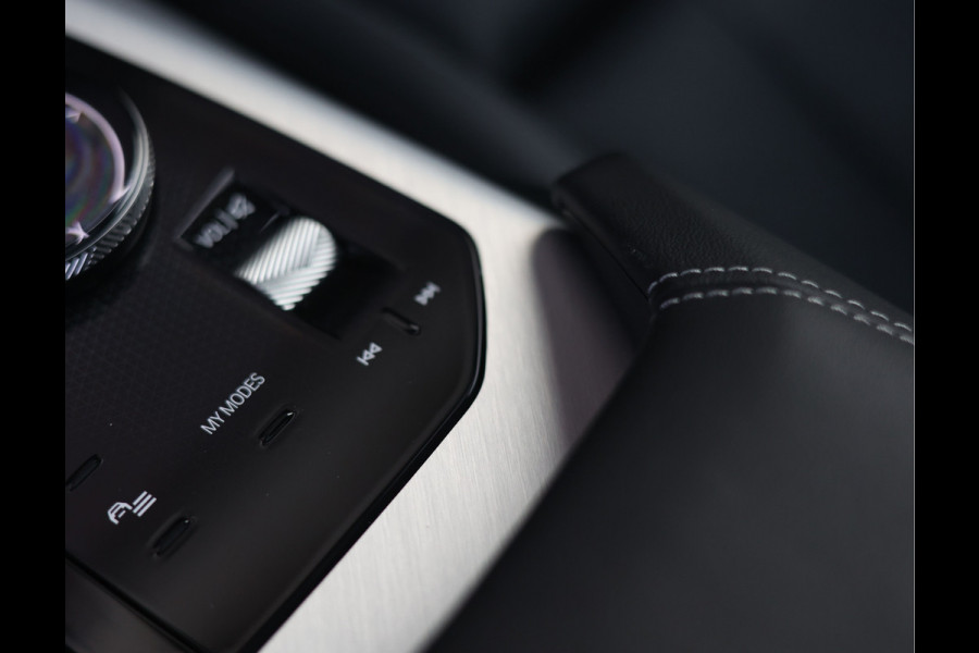 BMW X3 30e xDrive | Trekhaak - Pano - Iconic Glow